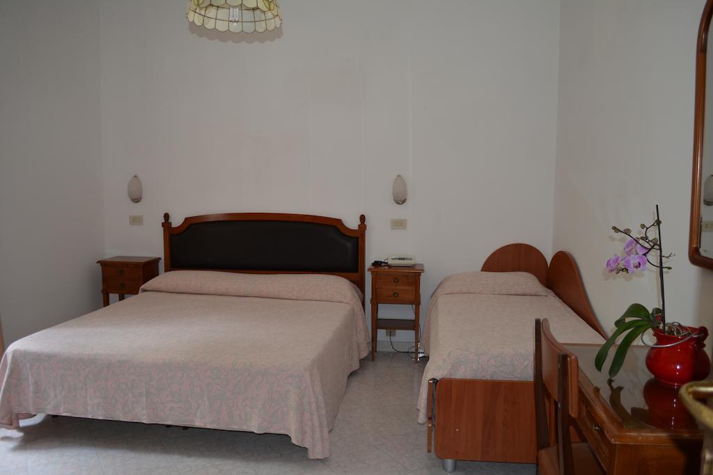 Hotel Maronti 바라노디스키아 객실 사진
